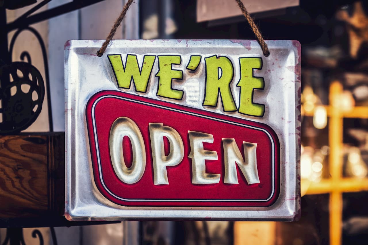 Digital Signage Solutions for Small Businesses: Opportunities and Challenges!
